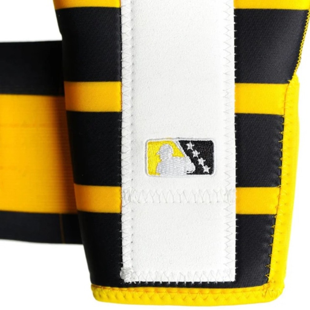 ❌SOLD❌ NEW [Absolutely Ridiculous] YOUTH Bumblebee Baseball Sliding Mitt - Picture 3 of 6